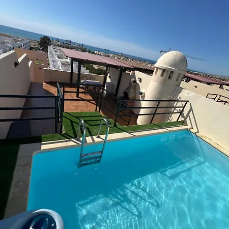 Atico Con Vistas Al Mar Y Piscina Privada Апартаменты *